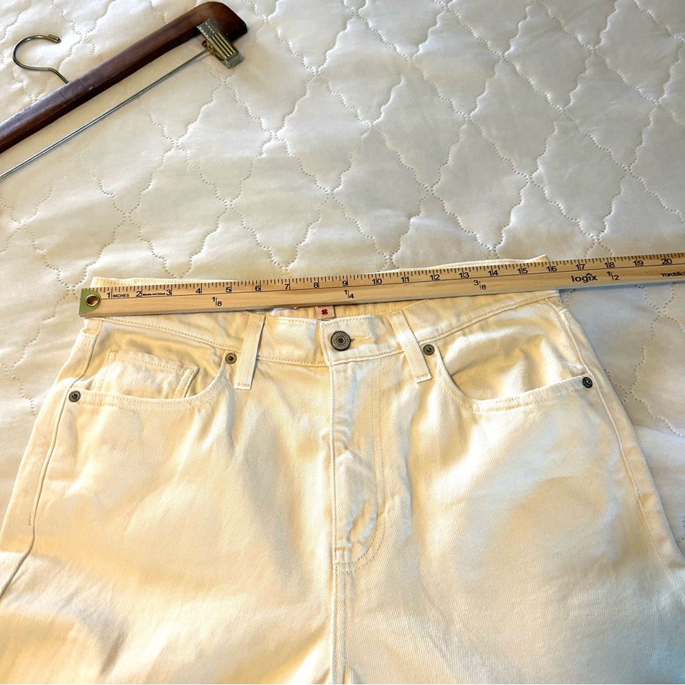 Lucky Brand Loose Hi-Rise Crop Jeans in Ecru. Size 8/29R. - Picture 9 of 13